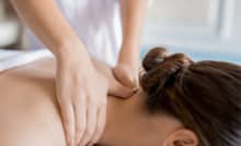 Điều trị đau vai gáy hiệu quả bằng phương pháp bấm huyệt