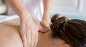 Điều trị đau vai gáy hiệu quả bằng phương pháp bấm huyệt