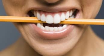 Chữa bệnh đau đầu chỉ cần 1 chiếc bút chì