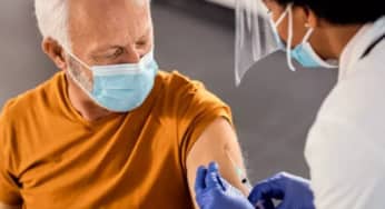 Nên tiêm vắc xin ngừa COVID-19 cho người cao tuổi vì sao?