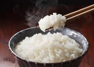 Phụ nữ tiền mãn kinh có nên cắt tinh bột hoàn toàn?
