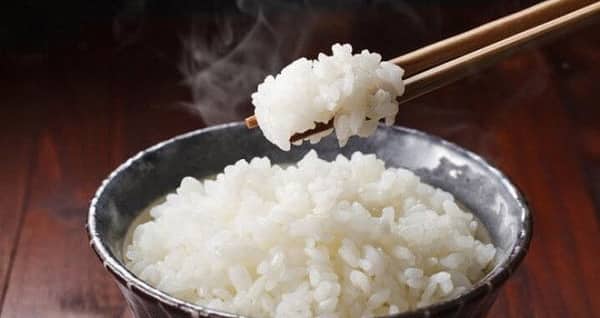 Phụ nữ tiền mãn kinh có nên cắt tinh bột hoàn toàn?