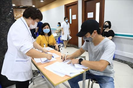 Quy trình tiêm vắc xin ngừa Covid-19 tại bệnh viện Bạch Mai