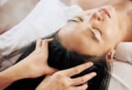 Rụng tóc tuổi mãn kinh: 7 thói quen hồi sinh mái tóc