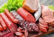 Ăn nhiều thịt chế biến sẵn có thể làm tăng nguy cơ ung thư đại trực tràng