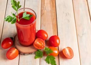 Top 3 nước ép màu đỏ tốt cho người bị tăng huyết áp
