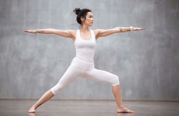 3 động tác yoga vui khỏe mùa cuối năm