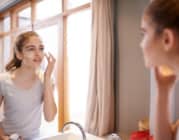 Từ tuổi 40: ưu tiên chống nắng hay chống lão hóa?
