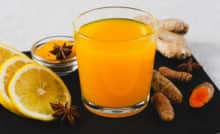 Uống nước chanh nghệ mỗi sáng mang lại lợi ích gì