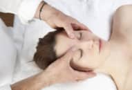 Ưu điểm của bấm huyệt trong điều trị đột quỵ