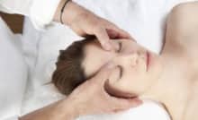 Ưu điểm của bấm huyệt trong điều trị đột quỵ