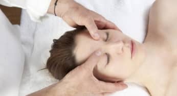 Ưu điểm của bấm huyệt trong điều trị đột quỵ