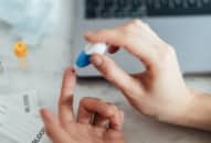 Xét nghiệm hormone tại nhà: Người trên 50 tuổi có nên tự làm?