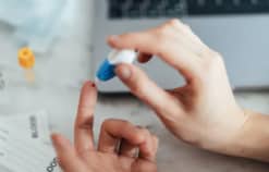 Xét nghiệm hormone tại nhà: Người trên 50 tuổi có nên tự làm?