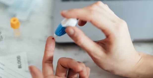 Xét nghiệm hormone tại nhà: Người trên 50 tuổi có nên tự làm?