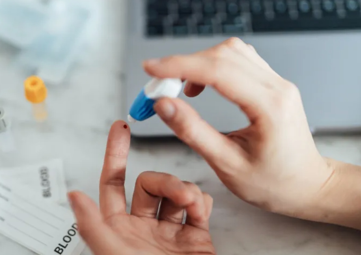 Xét nghiệm hormone tại nhà: Người trên 50 tuổi có nên tự làm?